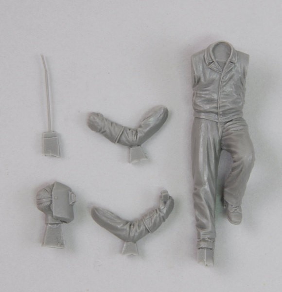 man using electric welder n°1 – Image 3