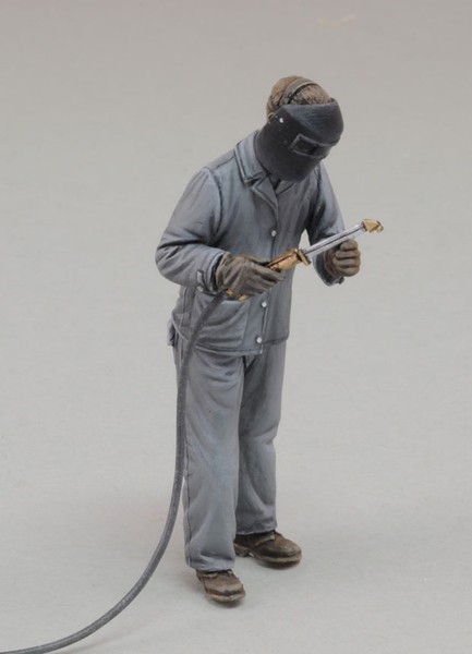 man using electric welder n°3 – Image 3