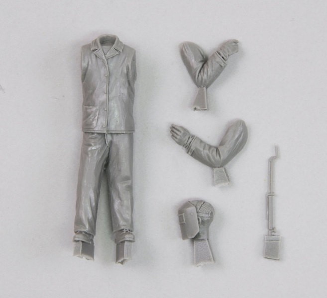 man using electric welder n°3 – Image 4