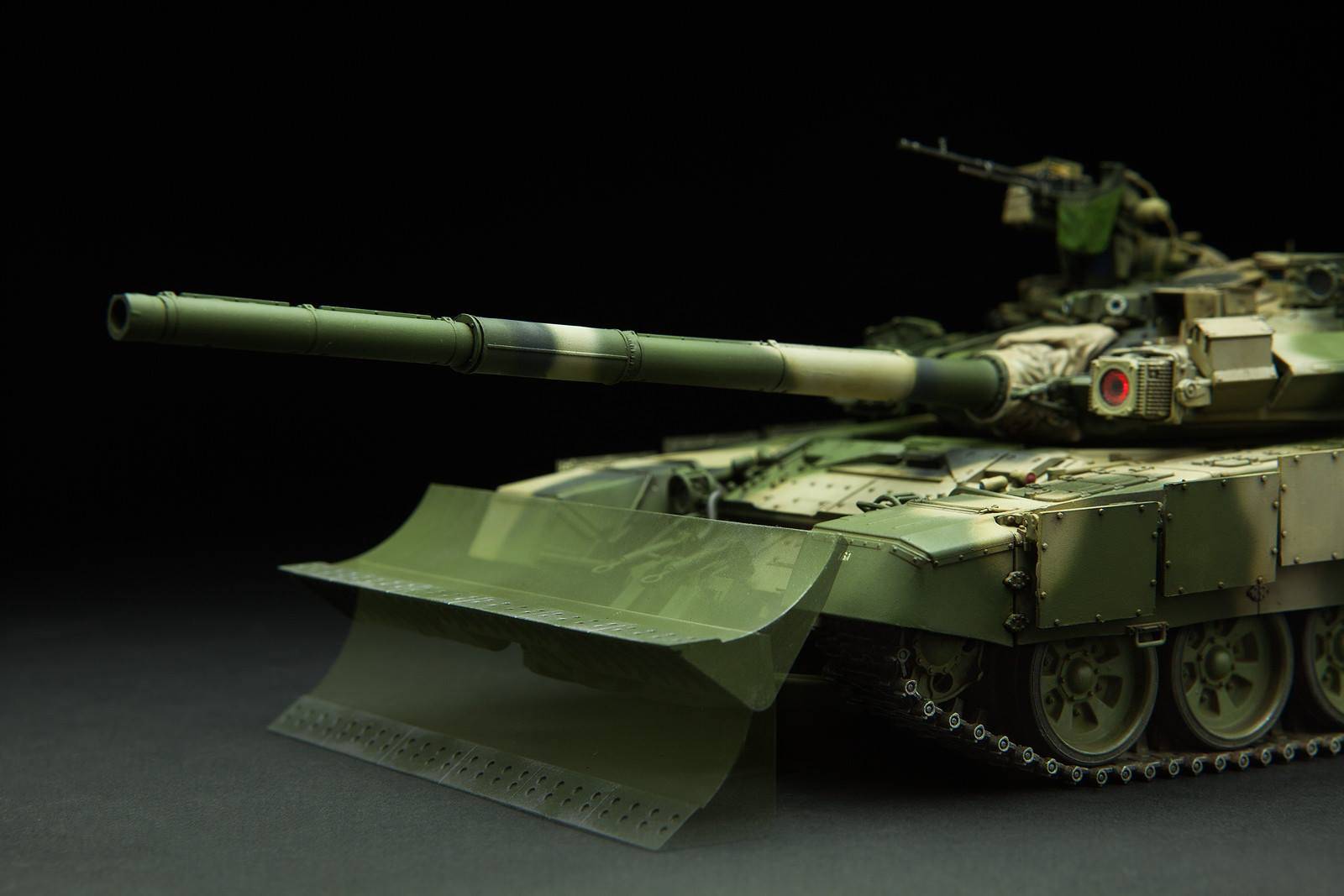 RUSSIAN MAIN BATTLE TANK T-90 w/TBS-86 TANK DOZER – Image 5