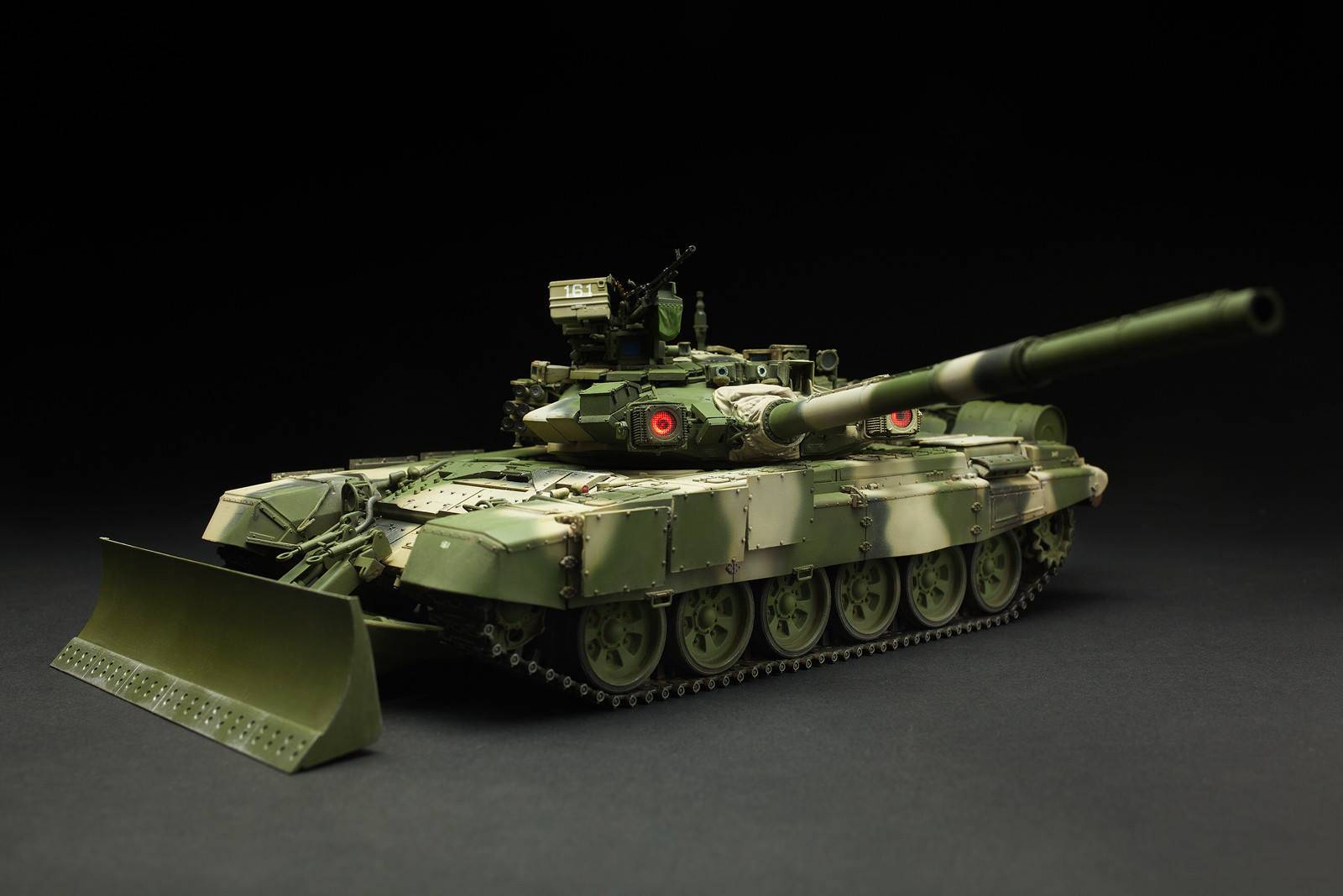 RUSSIAN MAIN BATTLE TANK T-90 w/TBS-86 TANK DOZER – Image 4