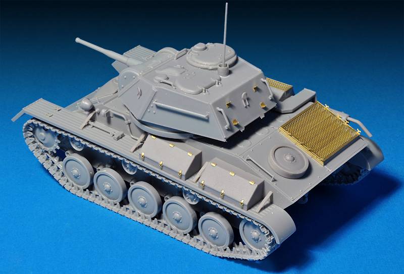 T-80 SOVIET LIGHT TANK w/CREW. SPECIAL EDITION – Image 12