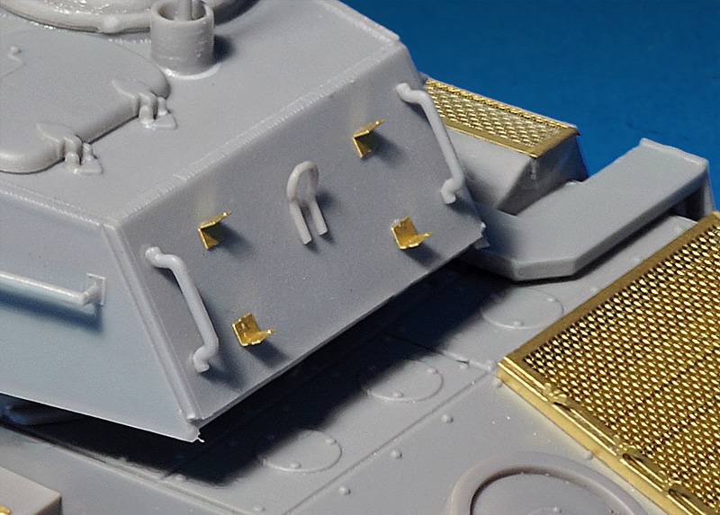 T-80 SOVIET LIGHT TANK w/CREW. SPECIAL EDITION – Image 14