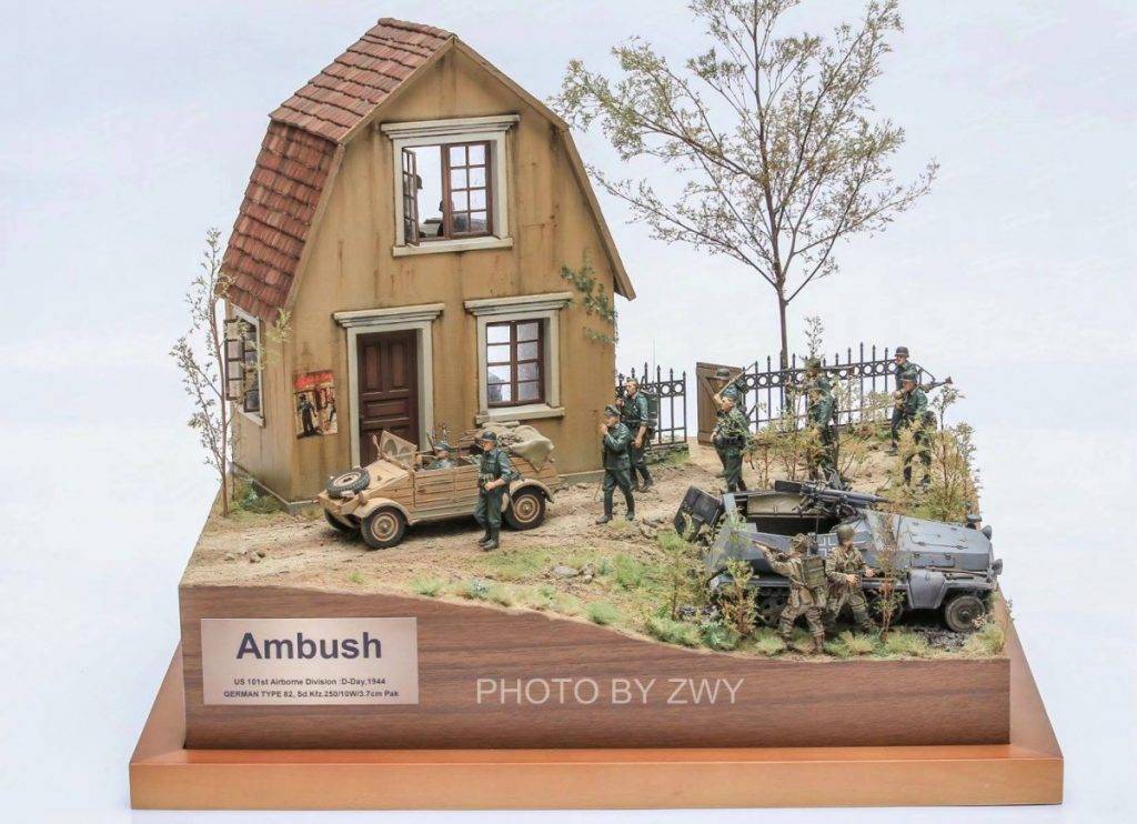 VILLAGE HOUSE w/BASE – Image 2