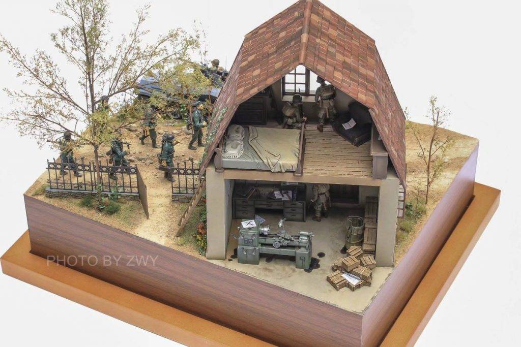 VILLAGE HOUSE w/BASE – Image 4