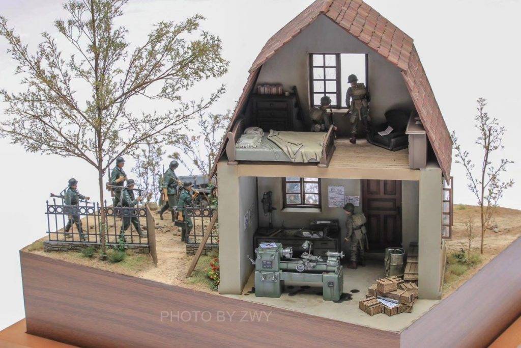 VILLAGE HOUSE w/BASE – Image 3