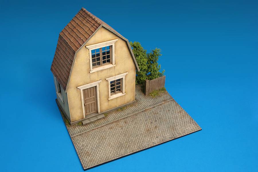 VILLAGE HOUSE w/BASE – Image 7