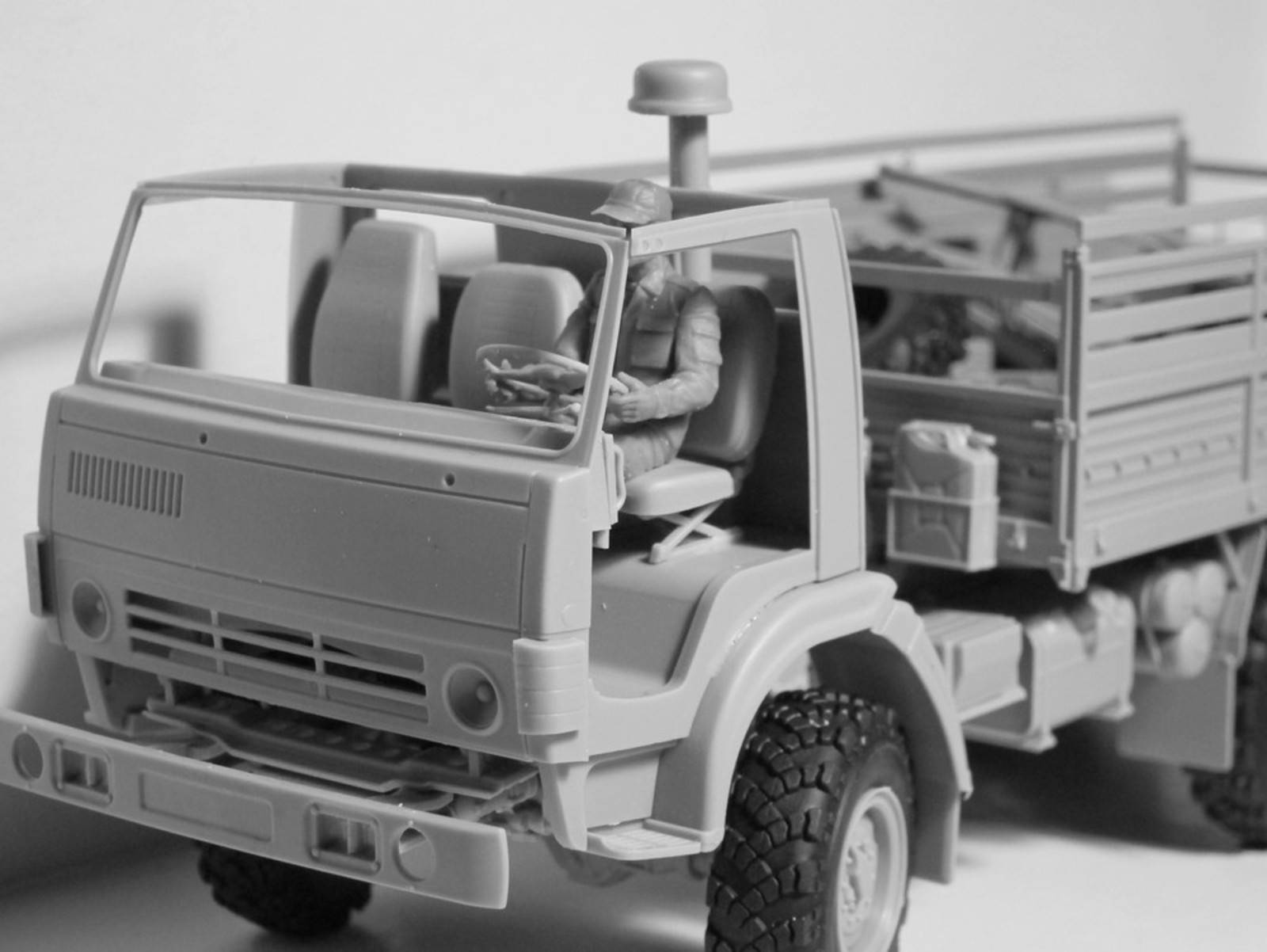 ZiL-131 KShM with Soviet Drivers – Image 7