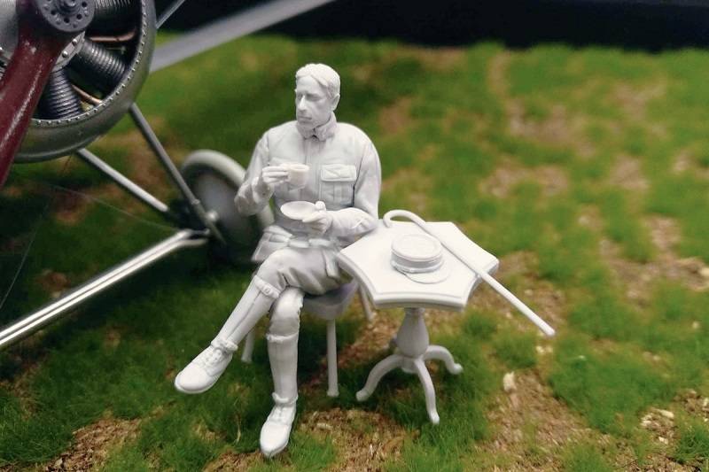 French airman coffee with croissant – Image 5