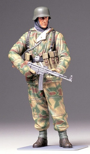 WWII German Infantryman (Reversible Winter Uniform) – Image 2
