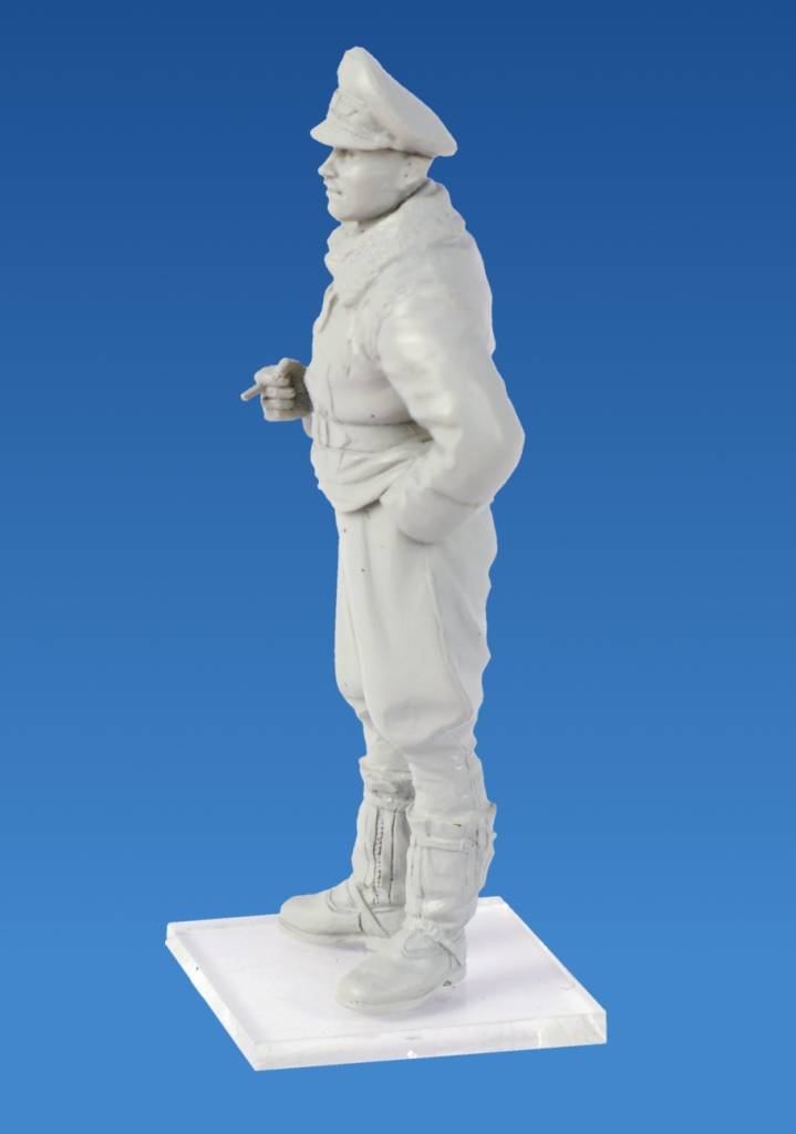 WWII German Luftwaffe Pilots and Ground Personnel in Winter Uniform – Image 3