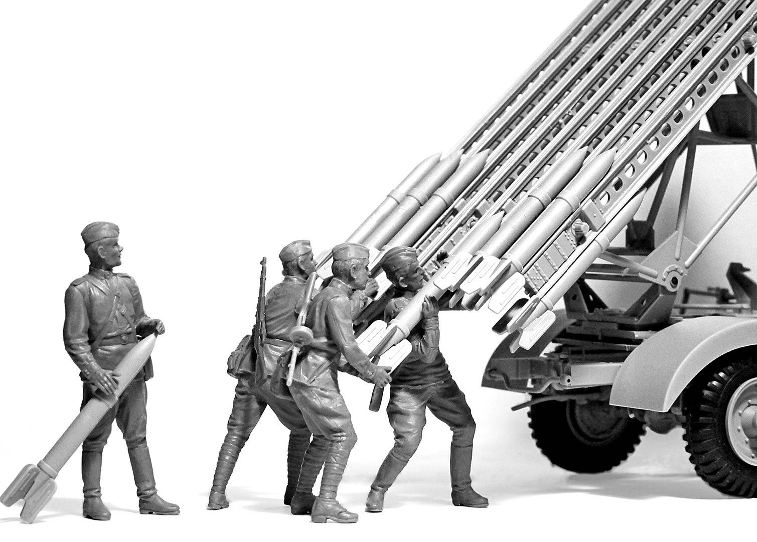 WWII Soviet BM-13-16 MLRS Vehicle Crew – Image 2