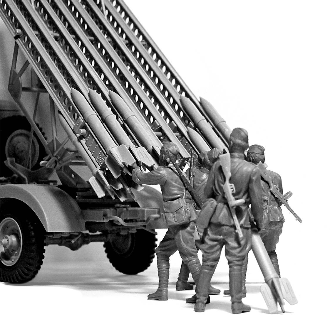 WWII Soviet BM-13-16 MLRS Vehicle Crew – Image 4