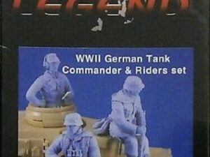 WWII GERMAN TANK COMMANDER & RIDERS SET