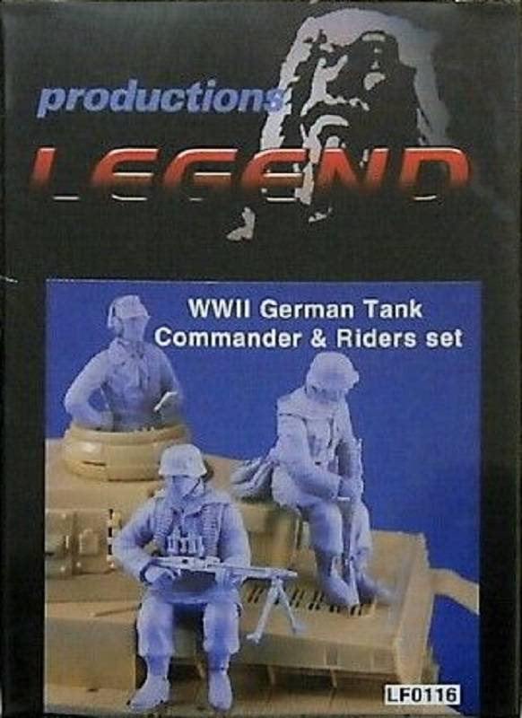WWII GERMAN TANK COMMANDER & RIDERS SET
