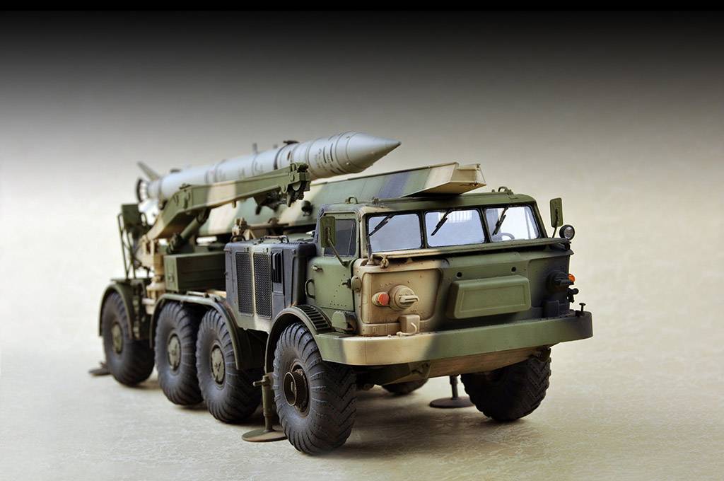 Russian 9P113 TEL w/9M21 Rocket of 9K52 Luna-M Short-range artillery rocket system (FROG-7) – Image 2