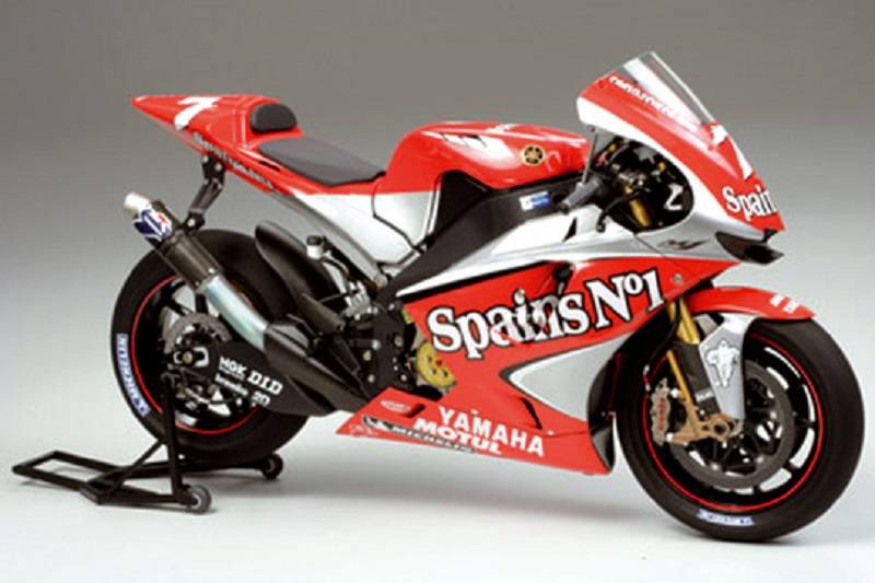 Yamaha YZR-M1'04 No.7/No.33 – Image 2