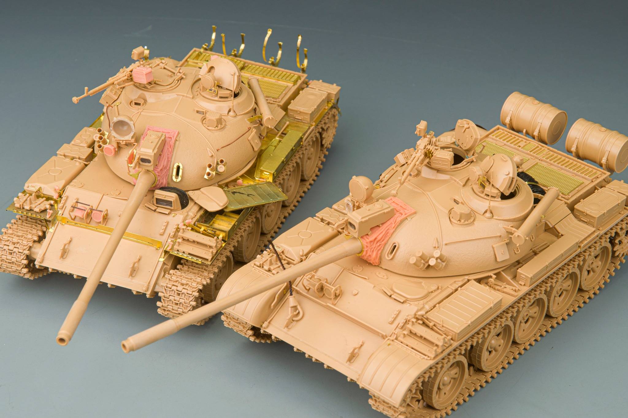 T-55AMD Drozd Active Protection System with Workable Track Links – Image 2