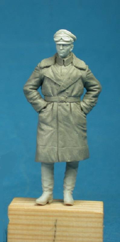 German armoured car officer – Image 2