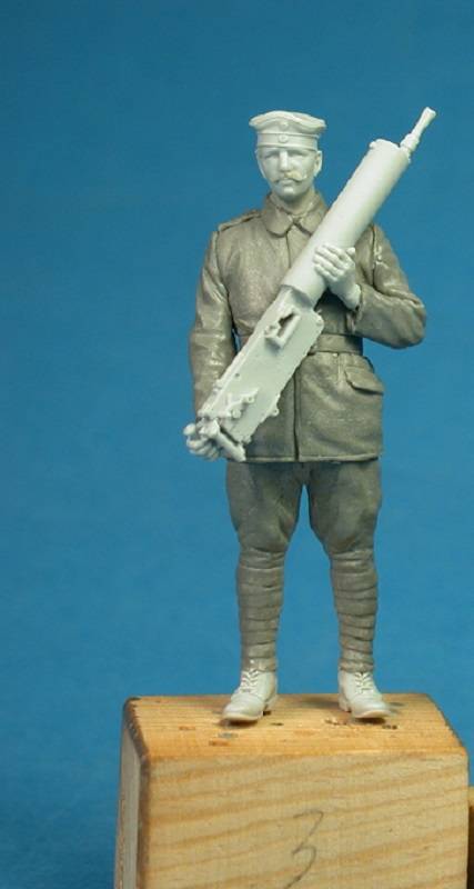 German armoured car crewman with MG 08 – Image 2