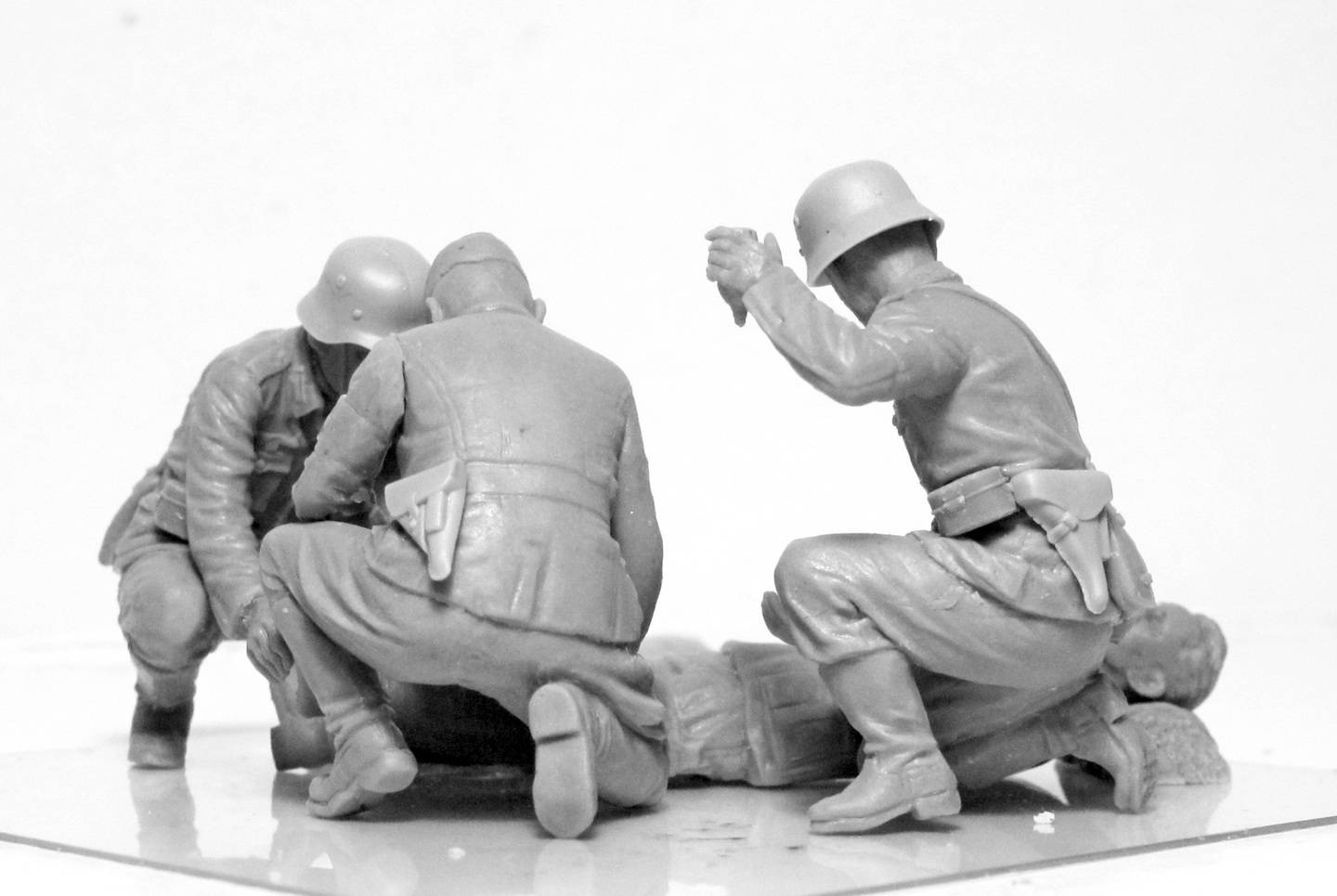 WWII German Military Medical Personnel – Image 7