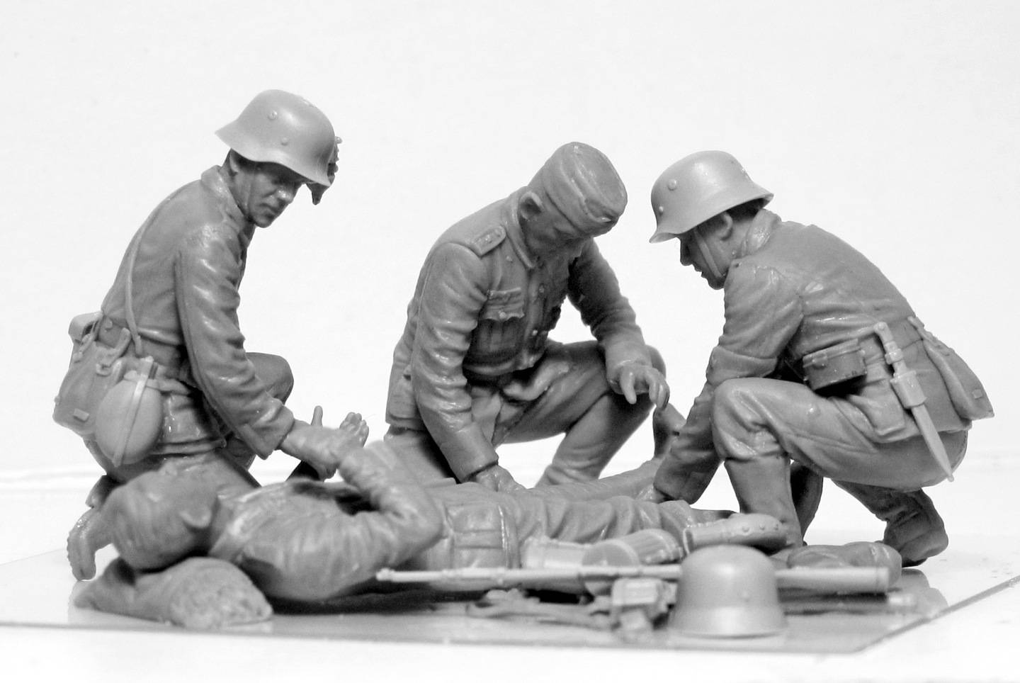 WWII German Military Medical Personnel – Image 10